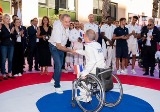 SUD082882-ceremonie champions Sud JO-Region Sud - Claude ALMODOVAR BD