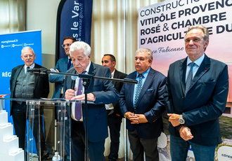 SUD100903-Inauguration pole viticole-Region Sud - Lara Balais BD