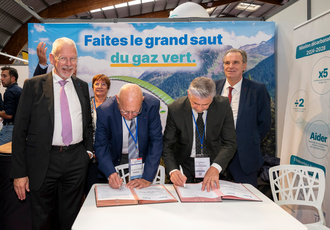 SUD082944-Salon Maires Var-Region Sud - Claude ALMODOVAR BD