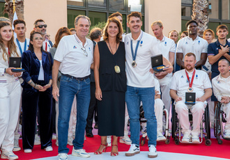 SUD082903-ceremonie champions Sud JO-Region Sud - Claude ALMODOVAR BD