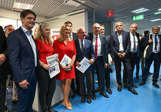 SUD083112-Salon Maires Alpes-Maritimes-Region Sud - Regis CINTAS-FLORES BD