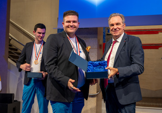 SUD098954-ceremonie medailles Worldskills-Region Sud - Regis CINTAS-FLORES BD