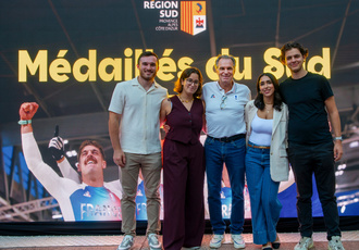 SUD082901-ceremonie champions Sud JO-Region Sud - Claude ALMODOVAR BD
