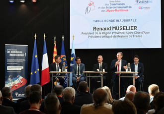 SUD083116-Salon Maires Alpes-Maritimes-Region Sud - Regis CINTAS-FLORES BD