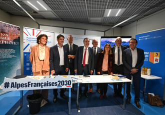 SUD083078-Salon Maires Alpes-Maritimes-Region Sud - Regis CINTAS-FLORES BD