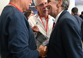 SUD083091-Salon Maires Alpes-Maritimes-Region Sud - Regis CINTAS-FLORES BD