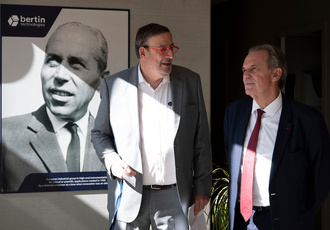 SUD082702-inauguration Bertin Technologies-Region Sud - Claude ALMODOVAR BD