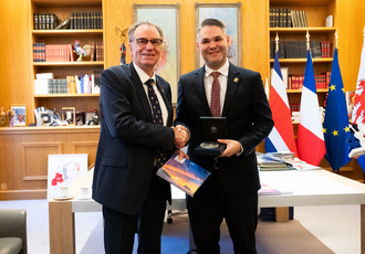 SUD085825-entretien ambassadeur Costa Rica-Region Sud - Regis CINTAS-FLORES BD