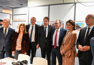 SUD083115-Salon Maires Alpes-Maritimes-Region Sud - Regis CINTAS-FLORES BD