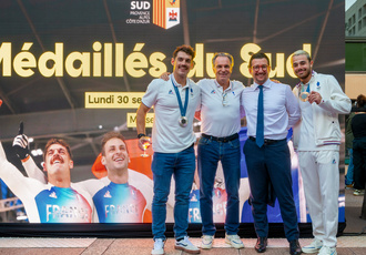 SUD082898-ceremonie champions Sud JO-Region Sud - Claude ALMODOVAR BD