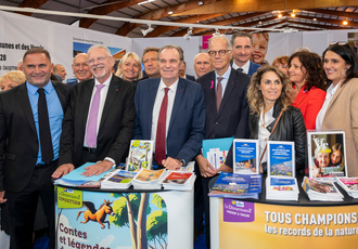 SUD082961-Salon Maires Var-Region Sud - Claude ALMODOVAR BD