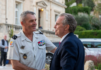 SUD082664-reception general Thierry LAVAL-Region Sud - Claude ALMODOVAR BD