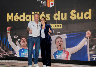 SUD082899-ceremonie champions Sud JO-Region Sud - Claude ALMODOVAR BD