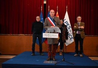 SUD084602-digue colporteurs-Region Sud - Regis CINTAS-FLORES BD