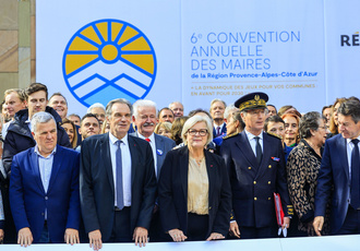 SUD083241-convention maires-Region Sud - Guillaume HORCAJUELO BD