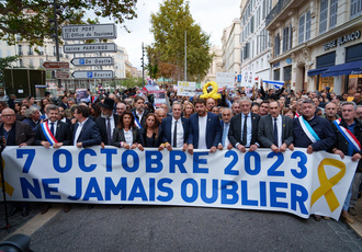SUD083063-marche commemoration 7octobre-Region Sud - Pierre-Emmanuel TRIGO BD