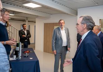 SUD082704-inauguration Bertin Technologies-Region Sud - Claude ALMODOVAR BD