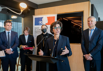 SUD084874-visite ministre dati-Region Sud - Claude ALMODOVAR BD