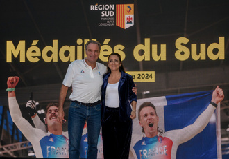 SUD082906-ceremonie champions Sud JO-Region Sud - Claude ALMODOVAR BD