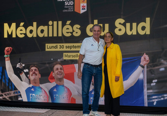 SUD082900-ceremonie champions Sud JO-Region Sud - Claude ALMODOVAR BD