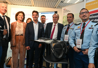 SUD083105-Salon Maires Alpes-Maritimes-Region Sud - Regis CINTAS-FLORES BD