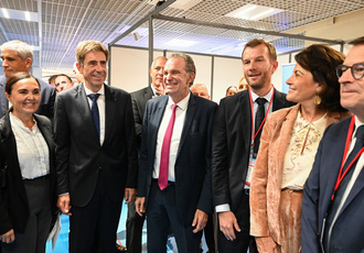 SUD083109-Salon Maires Alpes-Maritimes-Region Sud - Regis CINTAS-FLORES BD