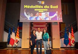 SUD082890-ceremonie champions Sud JO-Region Sud - Claude ALMODOVAR BD