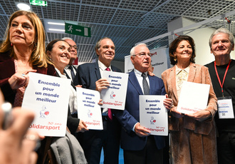 SUD083113-Salon Maires Alpes-Maritimes-Region Sud - Regis CINTAS-FLORES BD